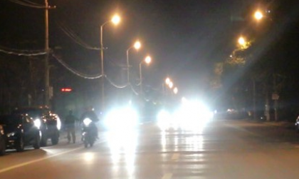 Nghị định 168 - Lỗi trừ 10 điểm GPLX: Điều khiển xe máy sử dụng đèn chiếu xa không theo quy định gây TNGT